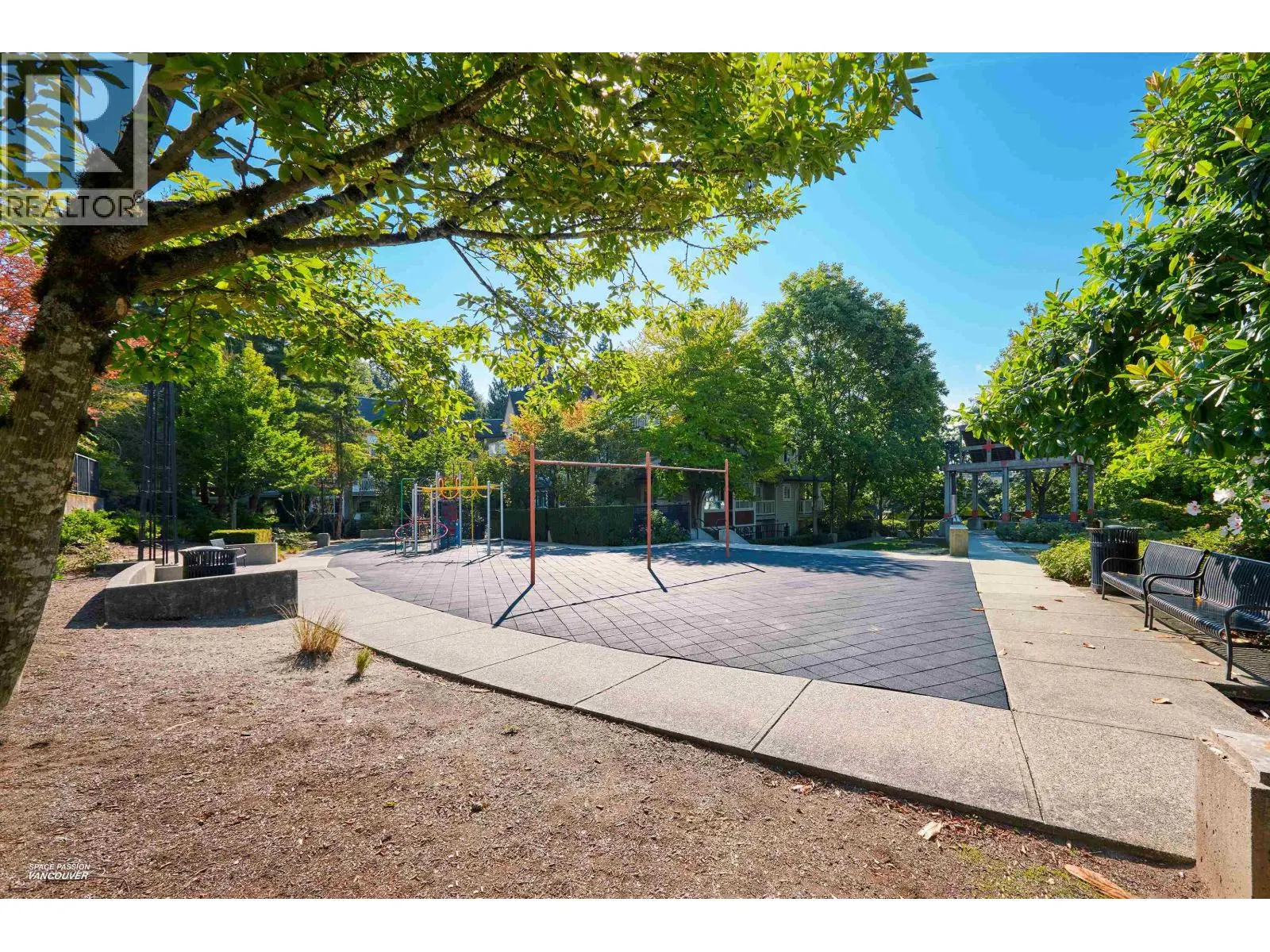 111 6833 VILLAGE GREEN