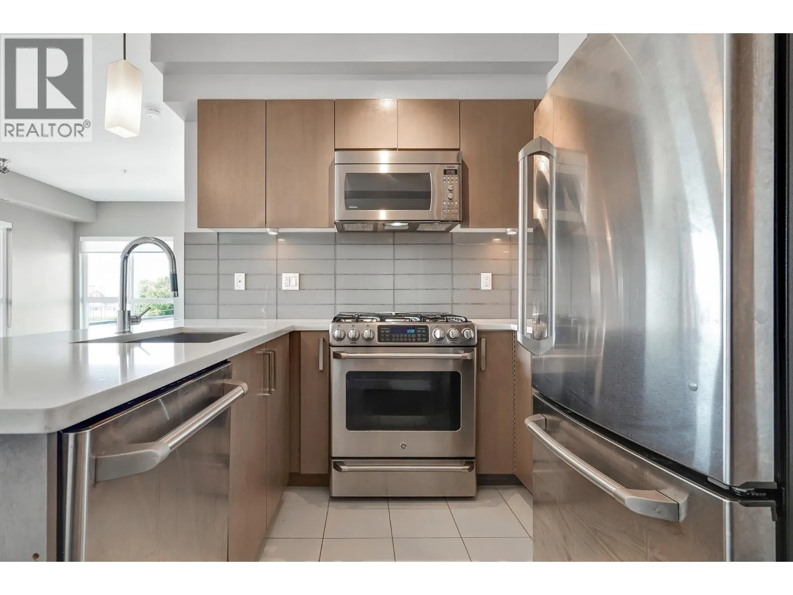 506 10033 RIVER DRIVE