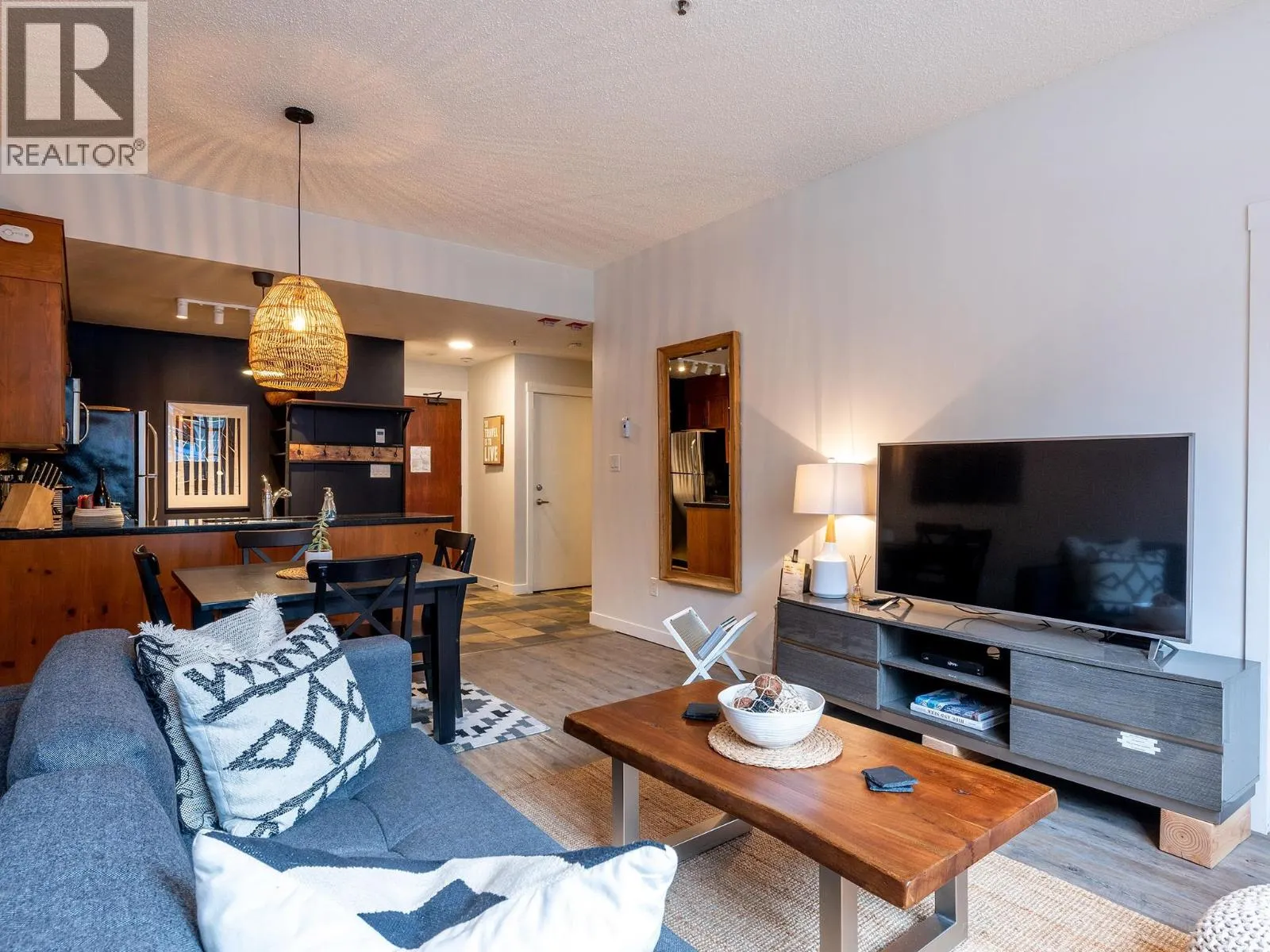 104 4573 CHATEAU BOULEVARD