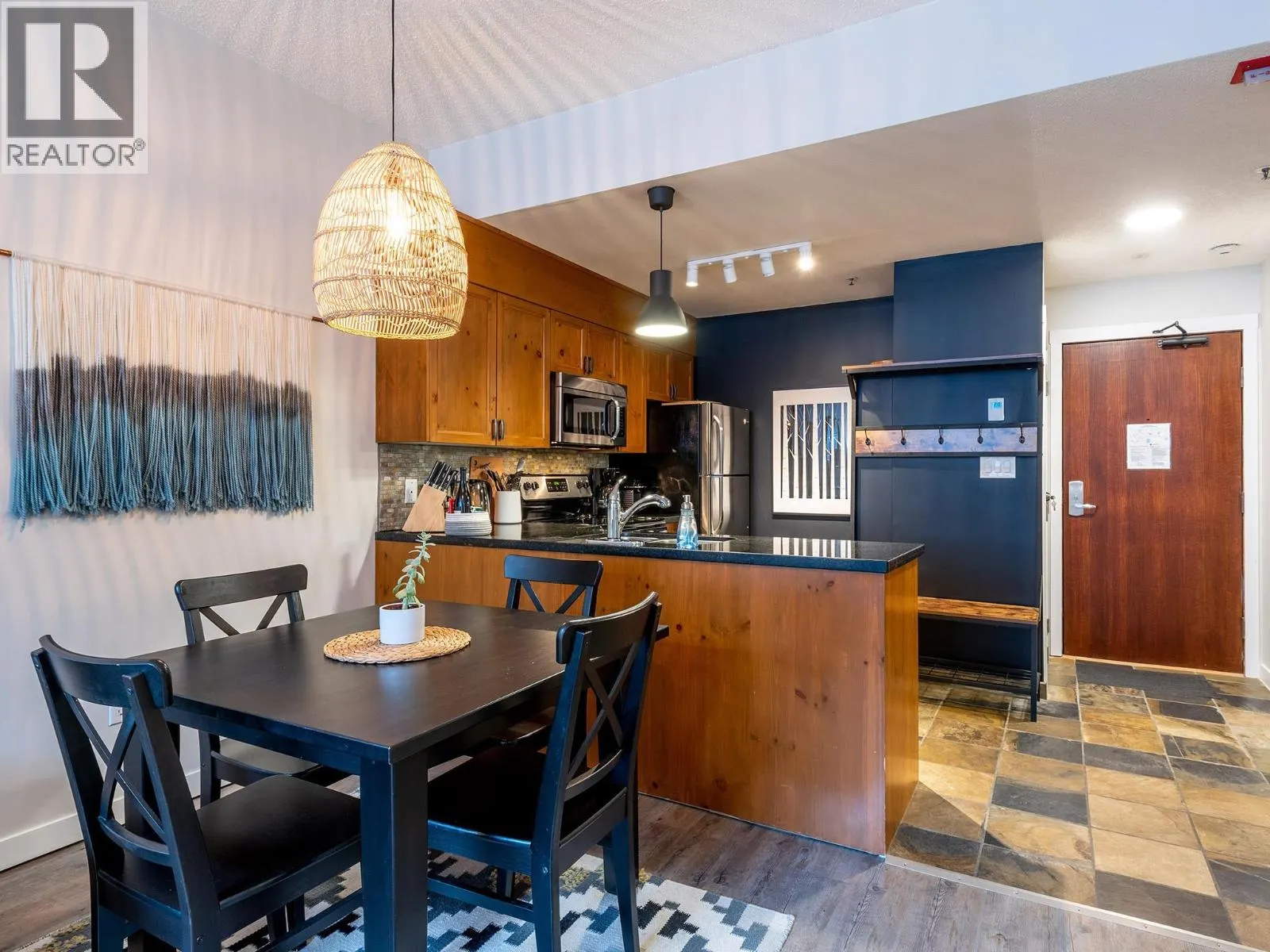 104 4573 CHATEAU BOULEVARD
