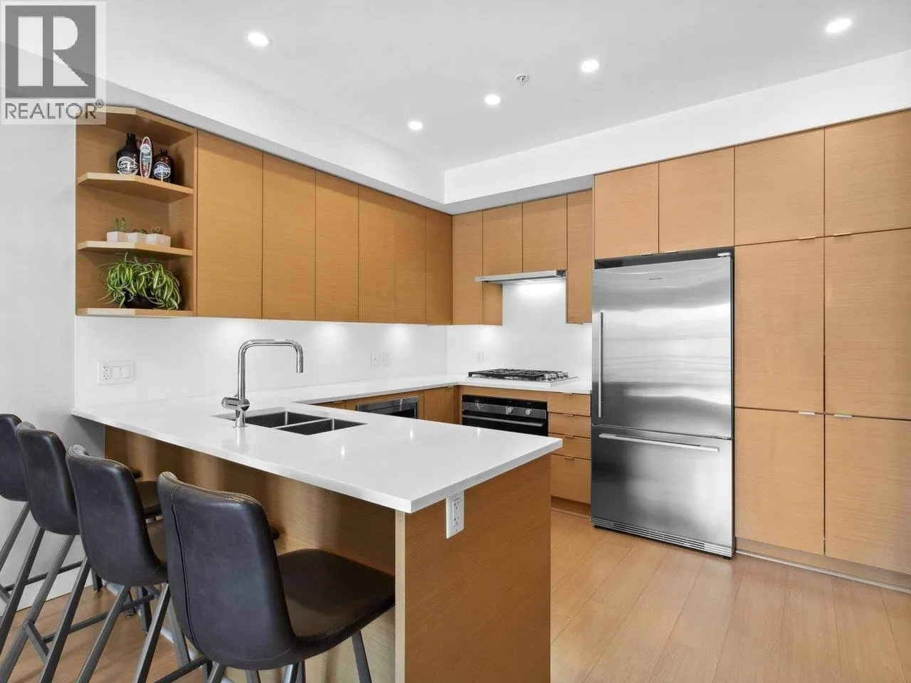 208 2528 COLLINGWOOD STREET