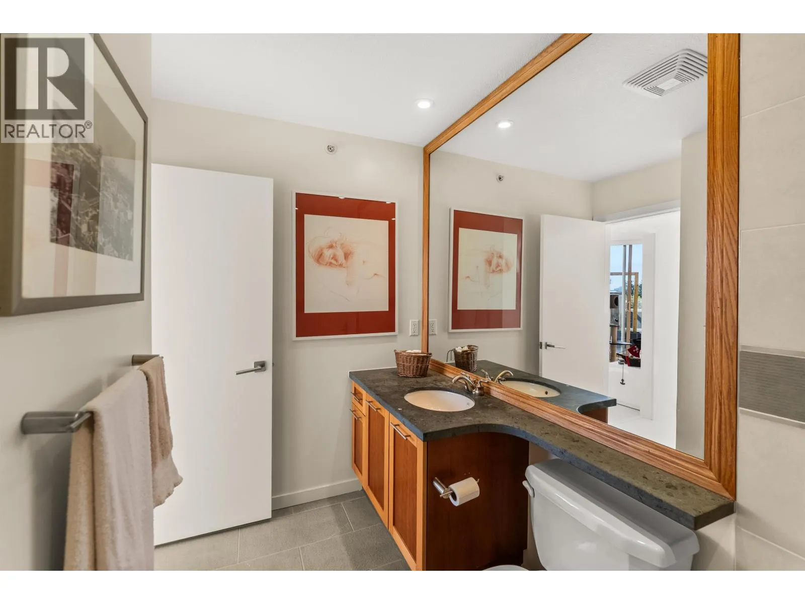 501 560 RAVEN WOODS DRIVE
