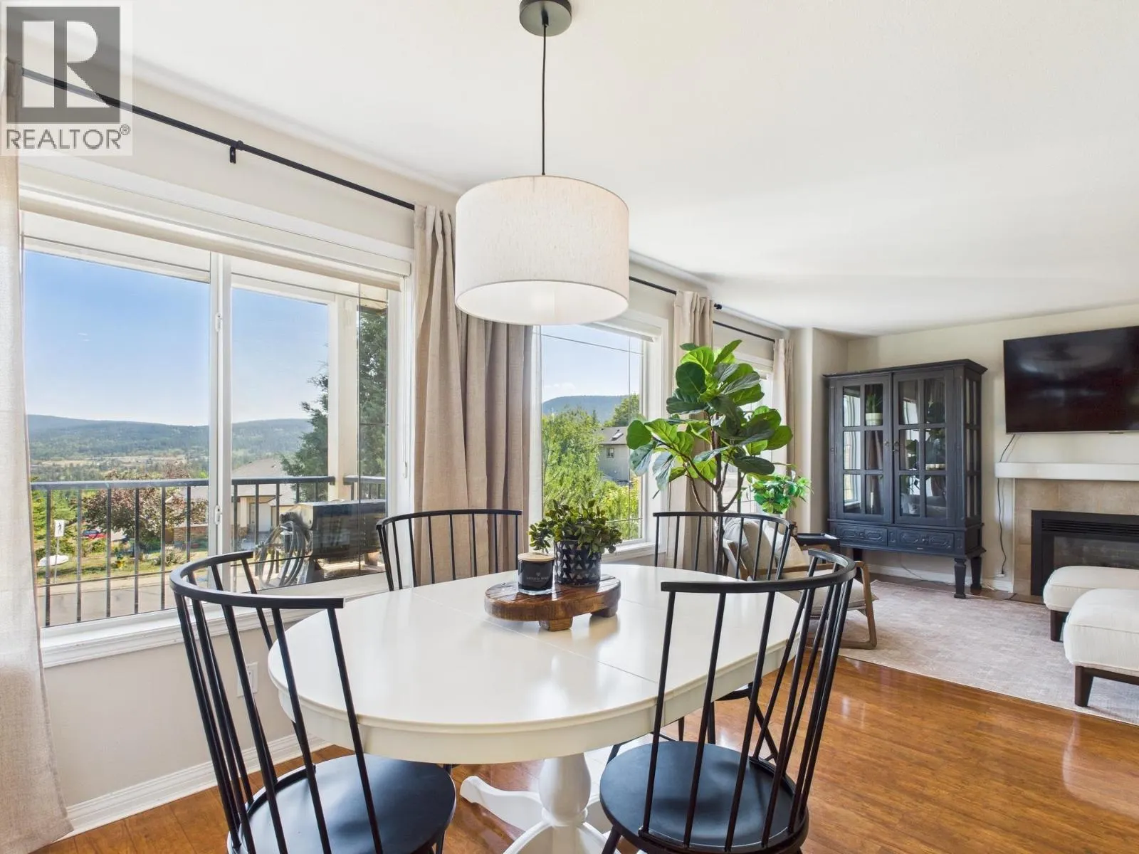 369 WESTRIDGE DRIVE