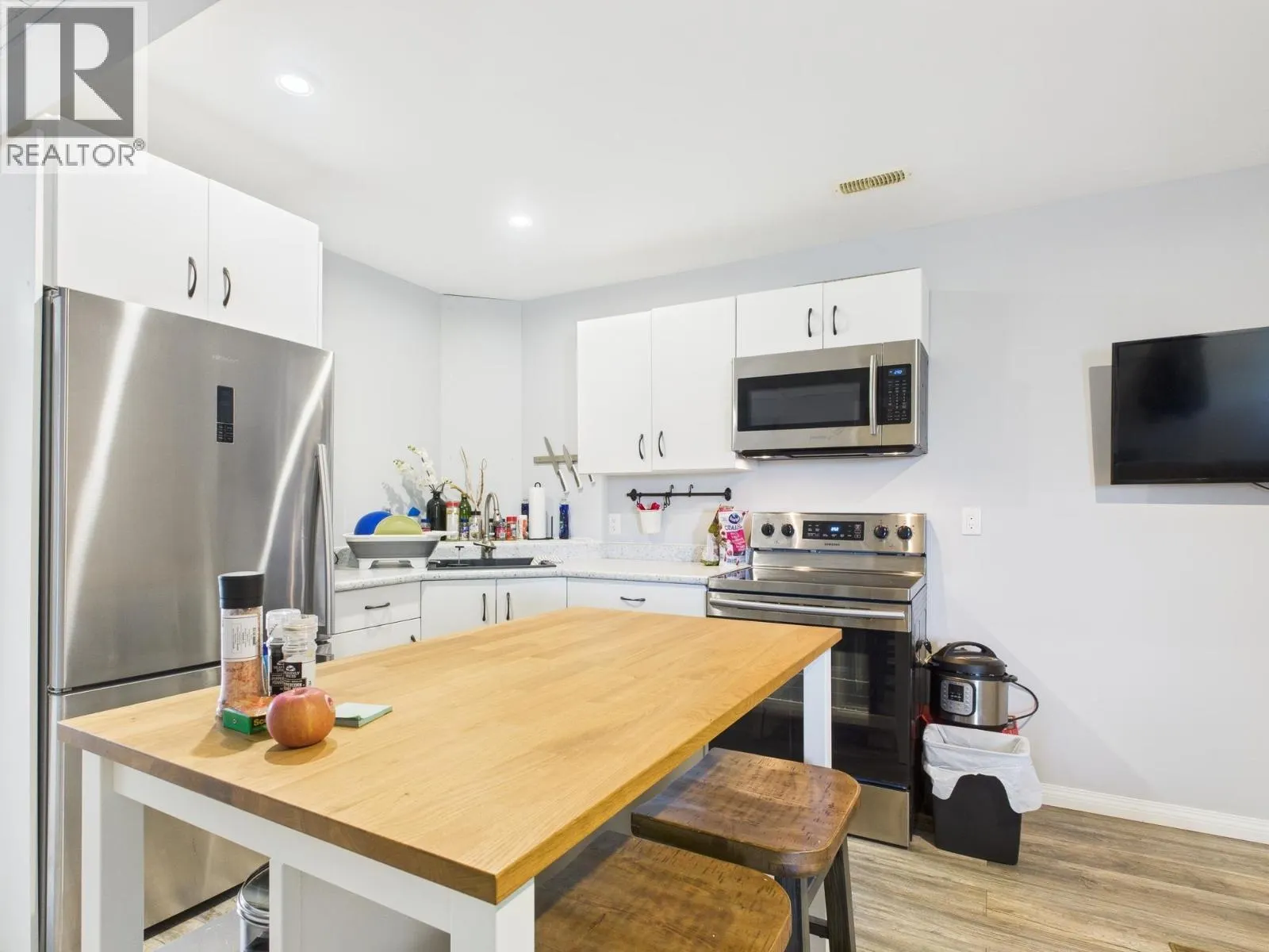 369 WESTRIDGE DRIVE