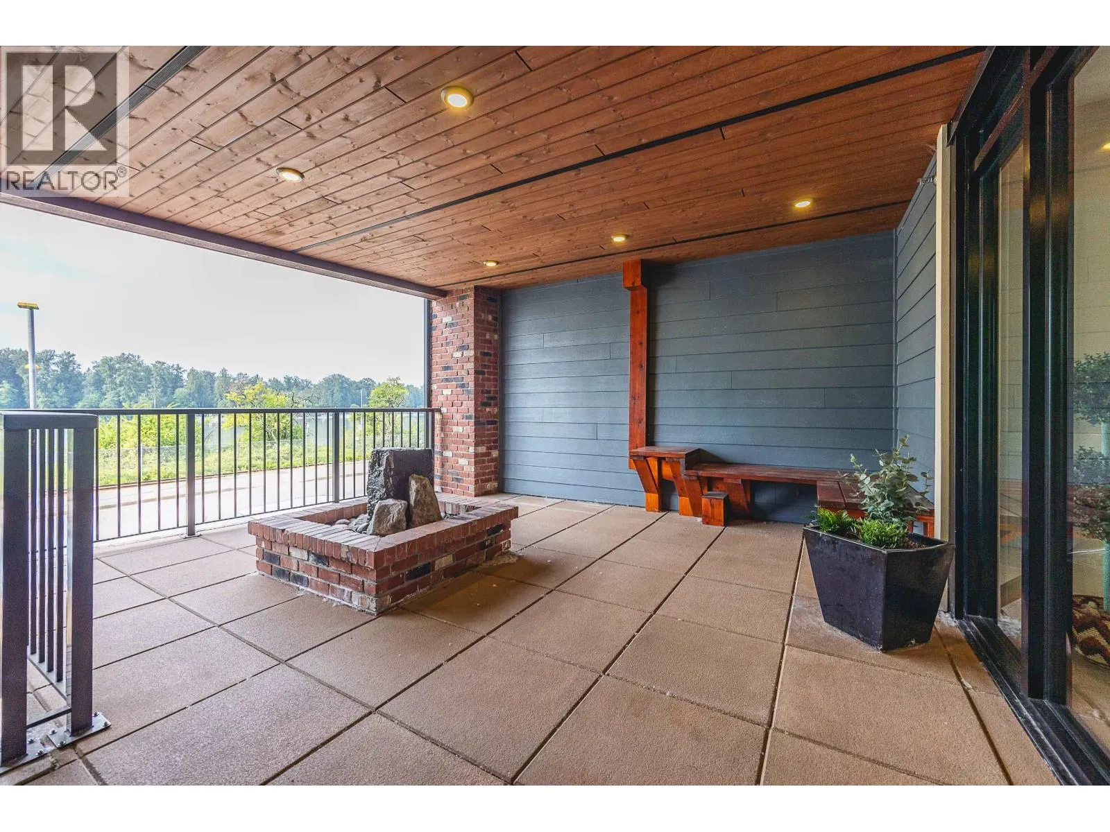 409 22327 RIVER ROAD