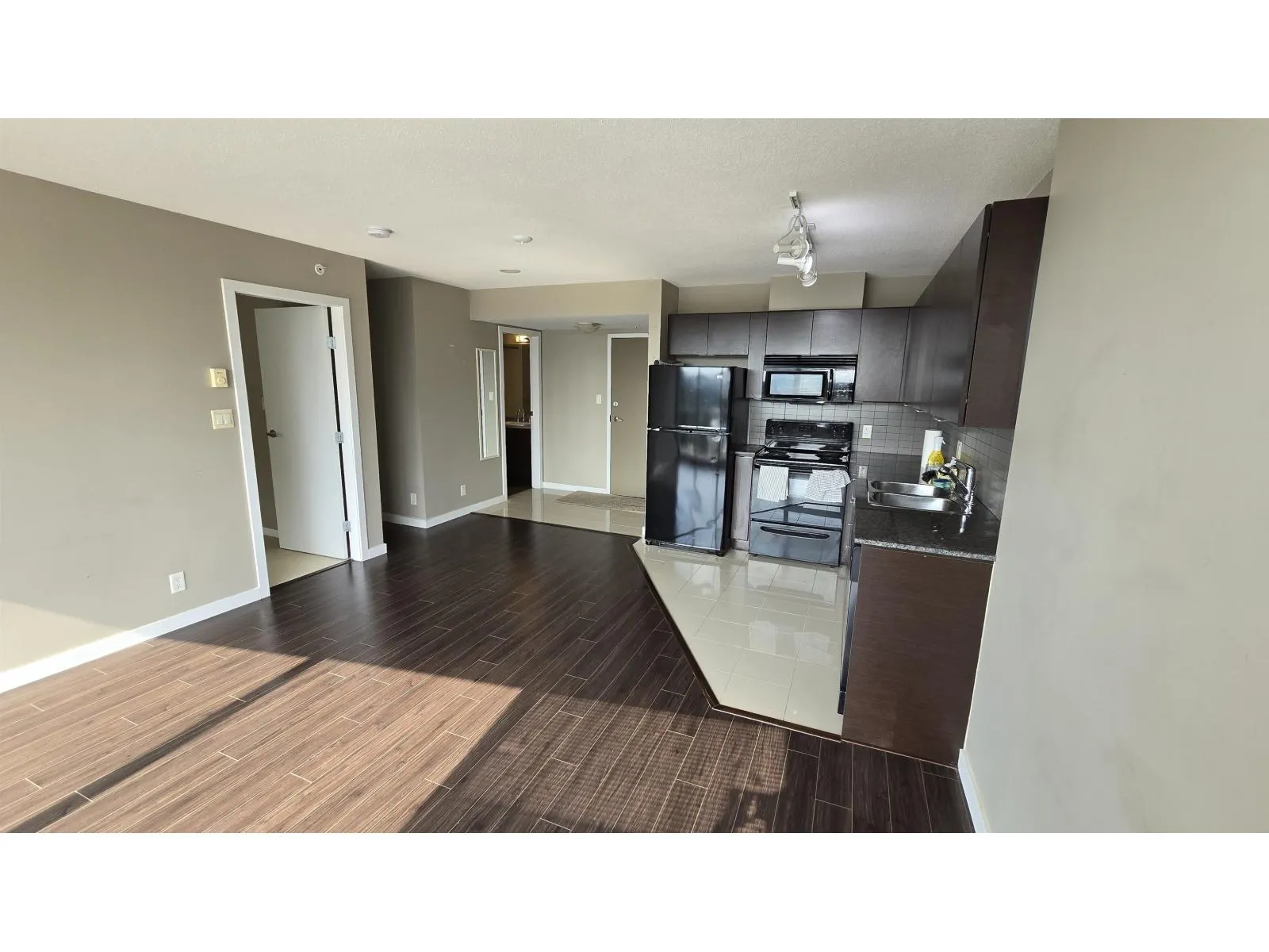 1110 13618 100 AVENUE