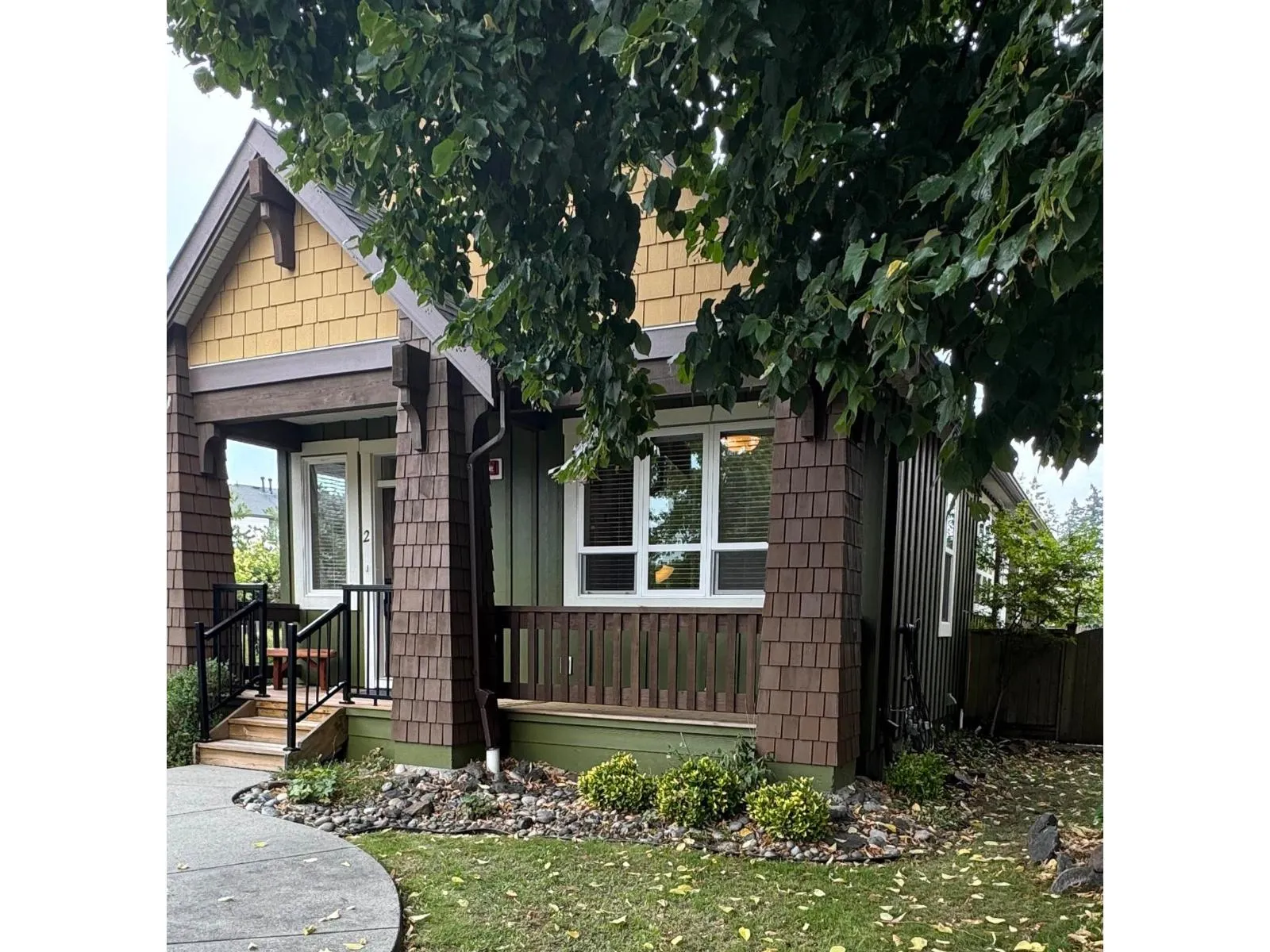 2 5882 COWICHAN STREET|Garrison Crossing