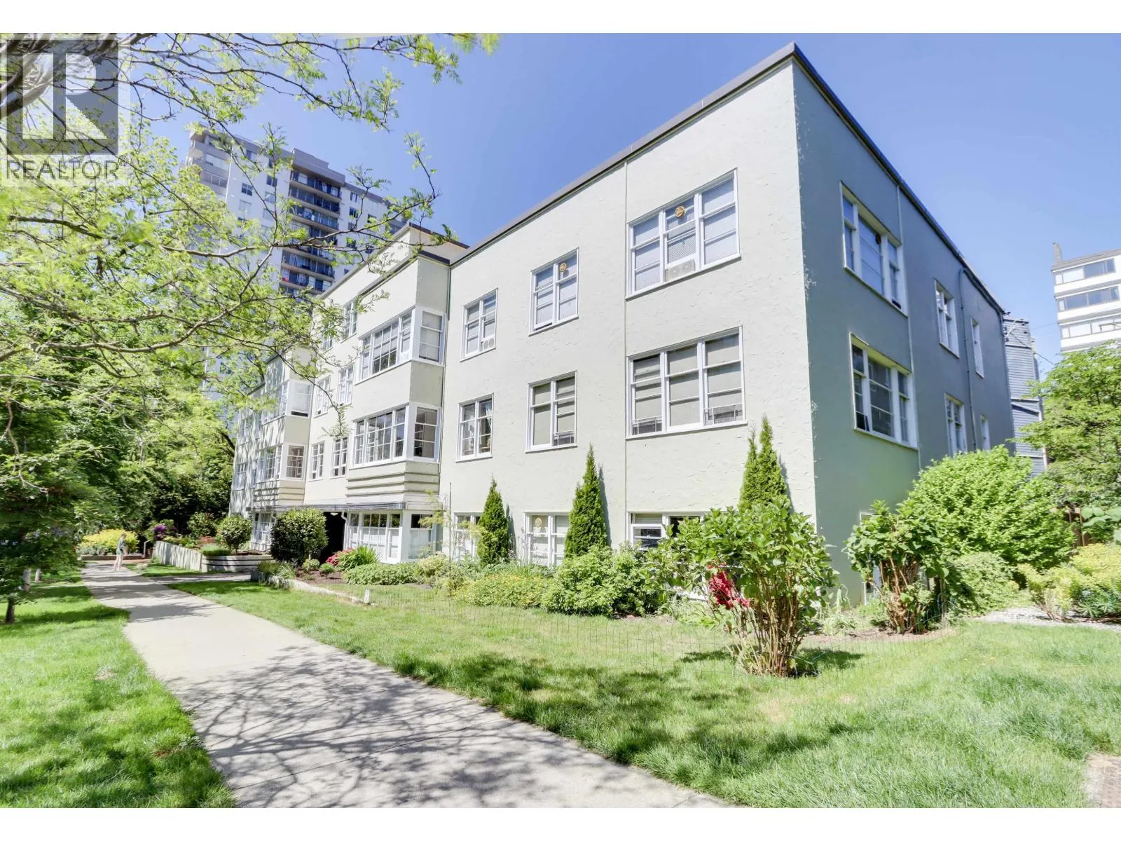 303 1565 BURNABY STREET
