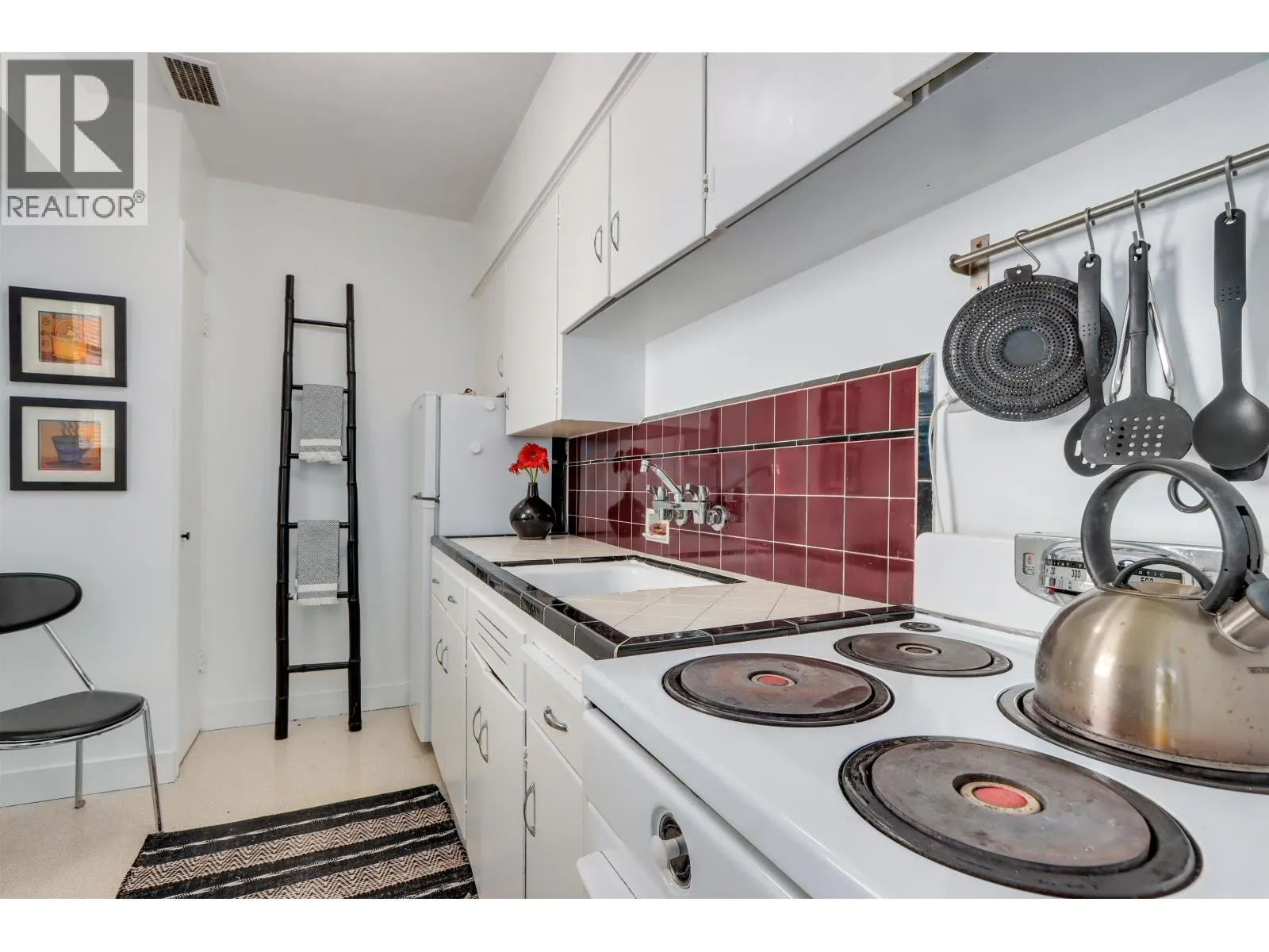 303 1565 BURNABY STREET
