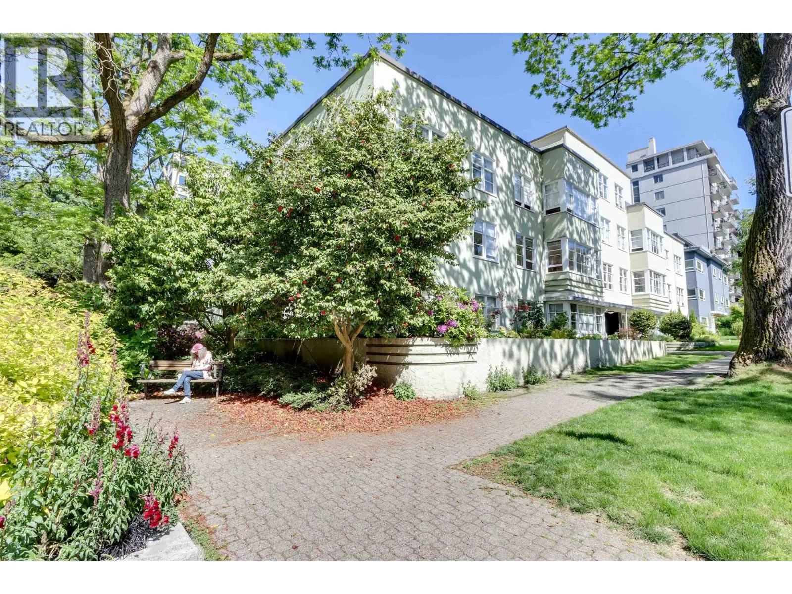 303 1565 BURNABY STREET