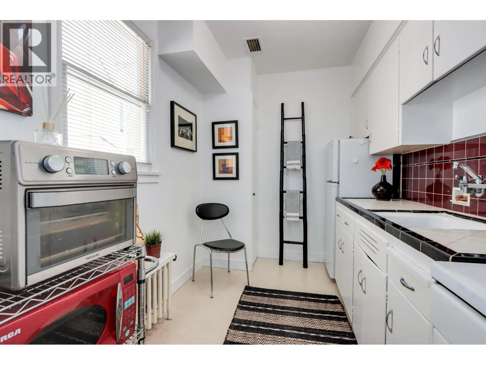 303 1565 BURNABY STREET
