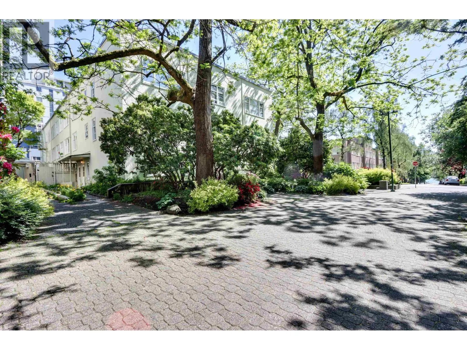 303 1565 BURNABY STREET