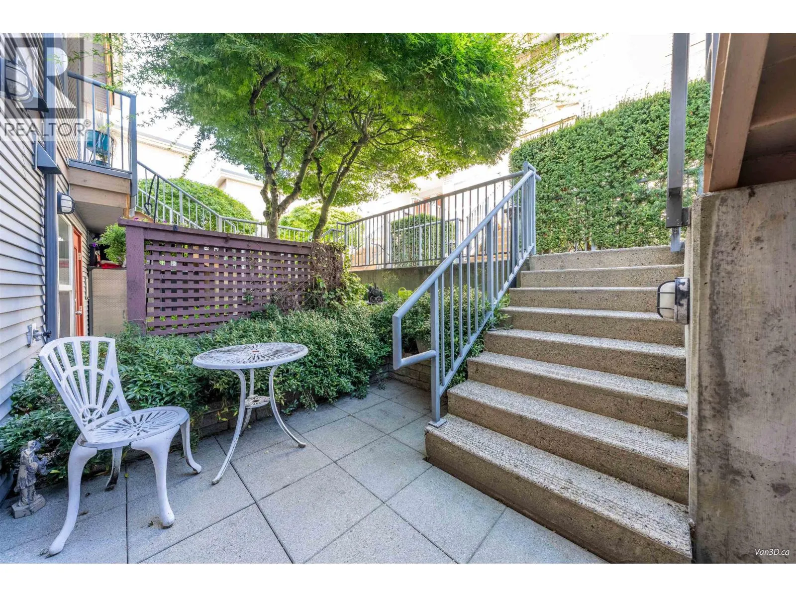 229 E 11TH AVENUE