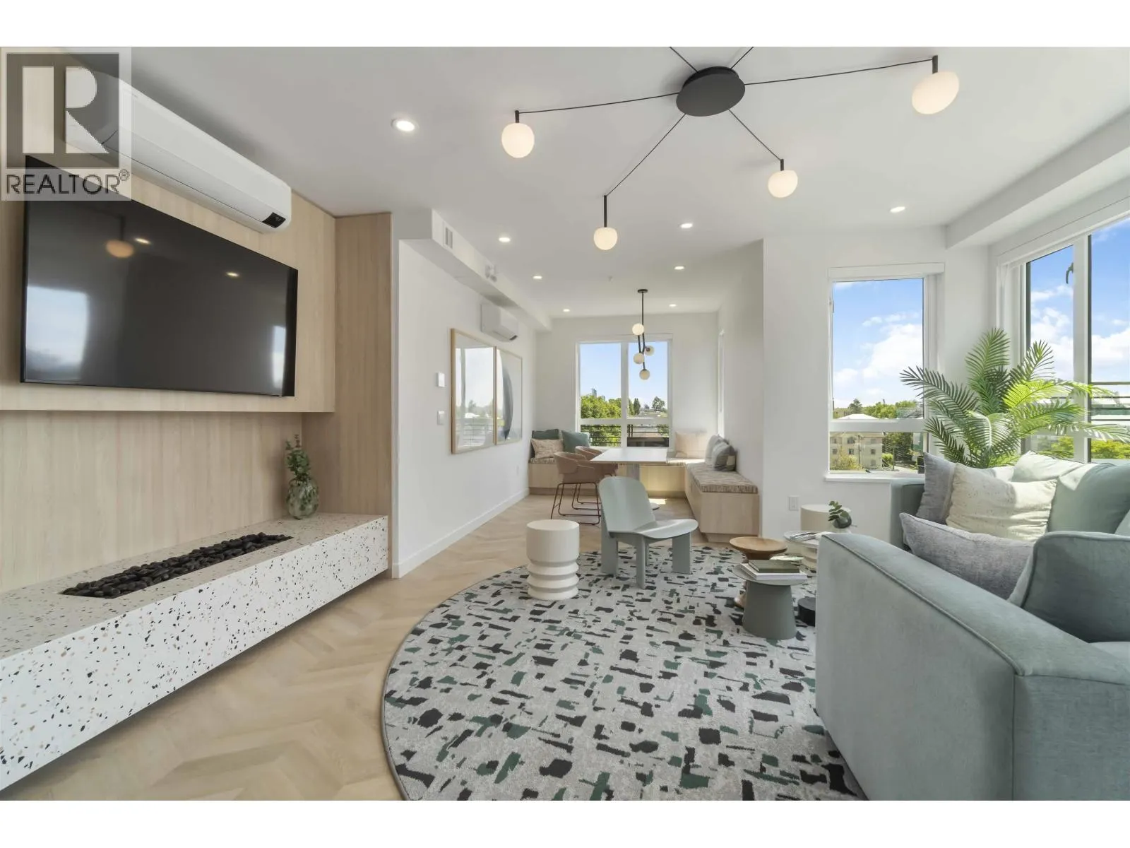 212 2450 GARDEN DRIVE