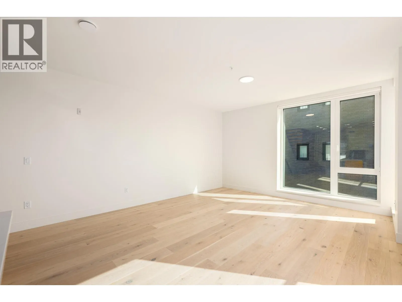 TH6 610 E 3RD STREET