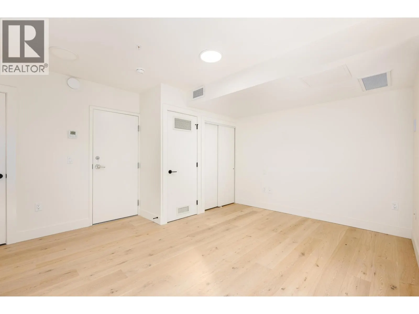 TH6 610 E 3RD STREET