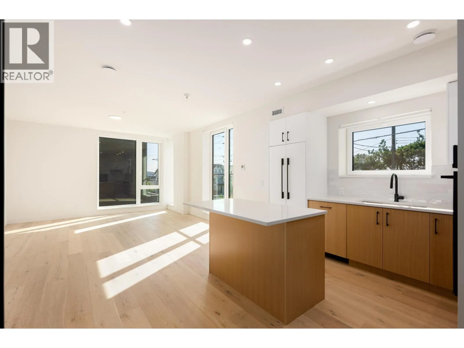 TH6 610 E 3RD STREET