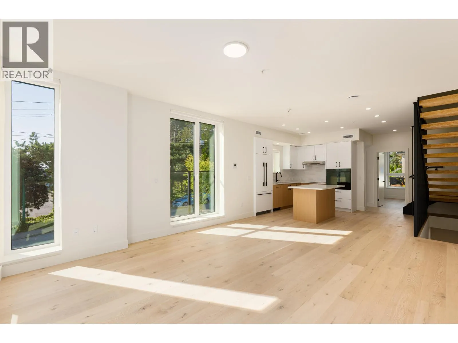 TH6 610 E 3RD STREET
