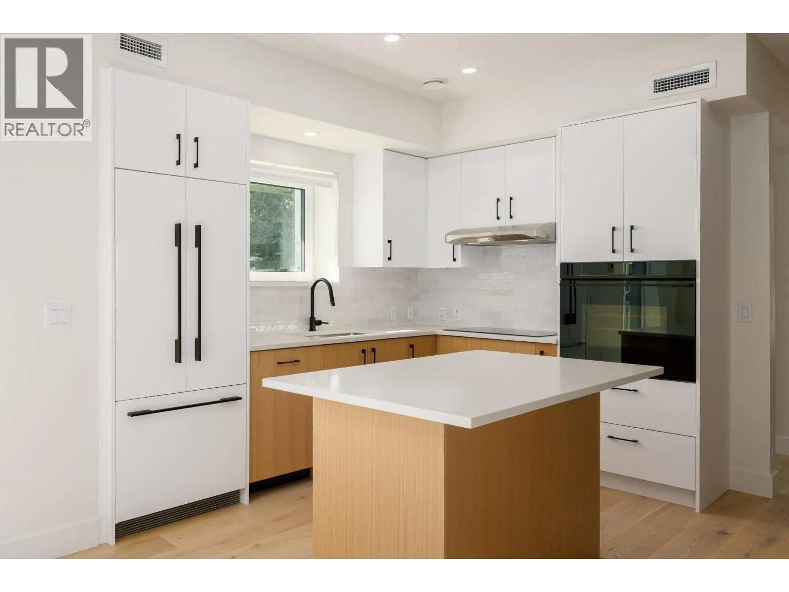 TH6 610 E 3RD STREET