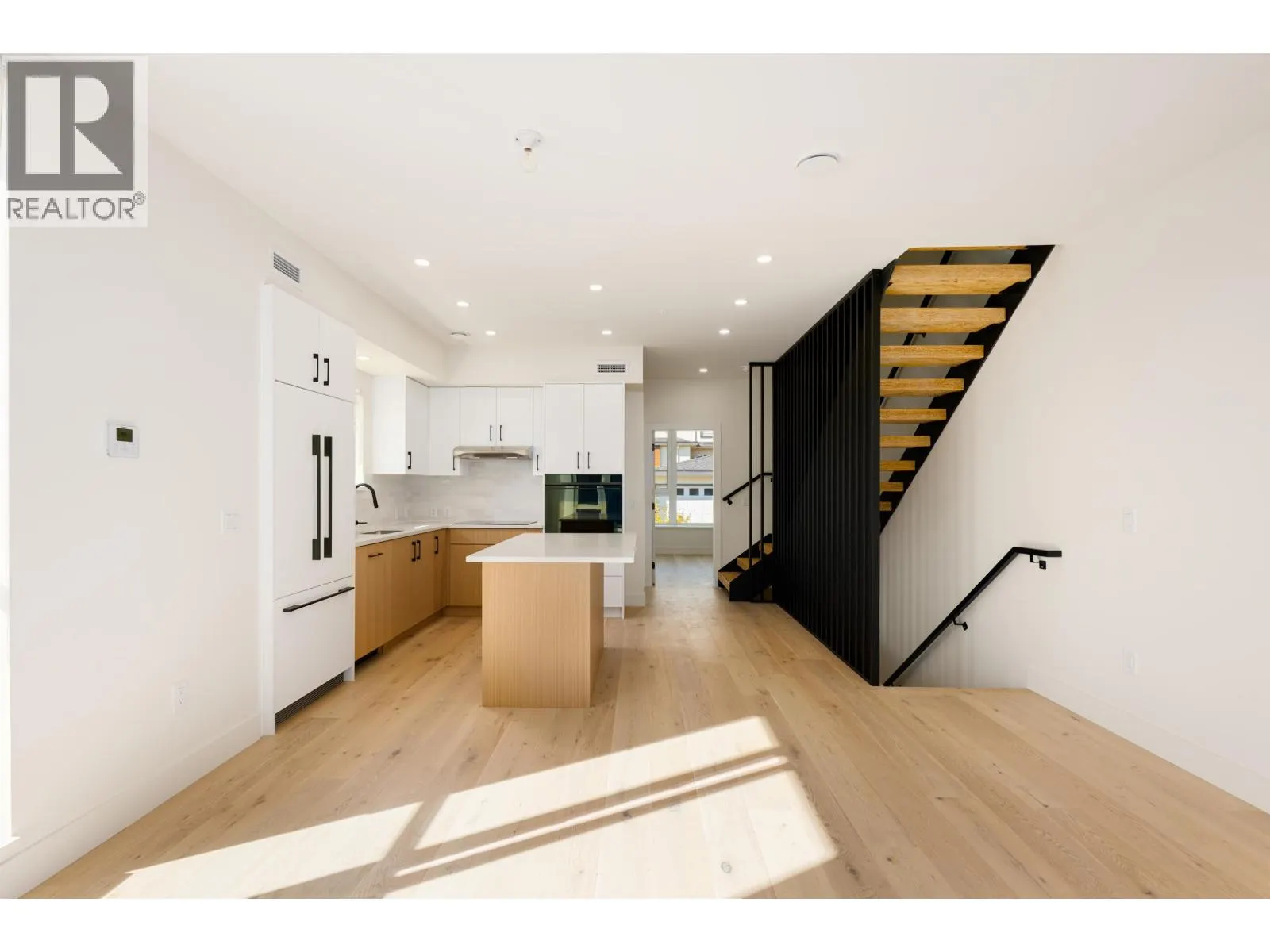 TH6 610 E 3RD STREET
