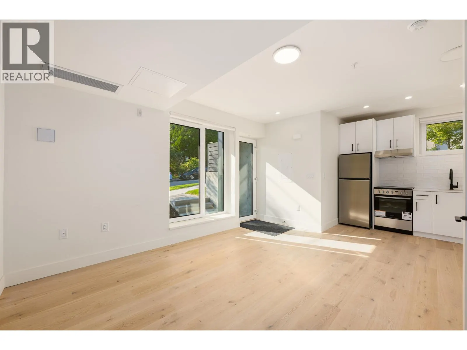 TH6 610 E 3RD STREET