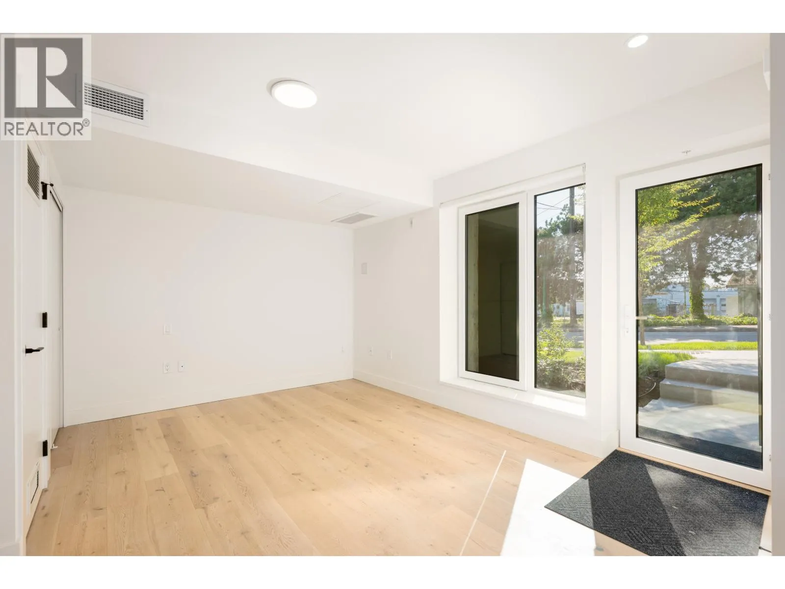 TH6 610 E 3RD STREET