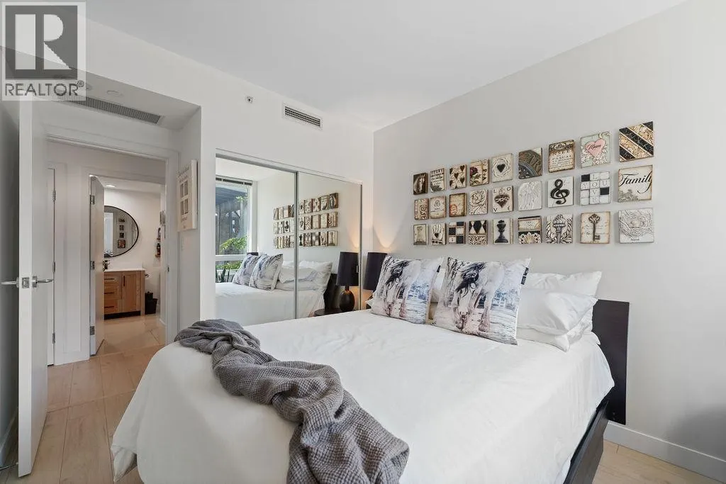 305 638 BEACH CRESCENT