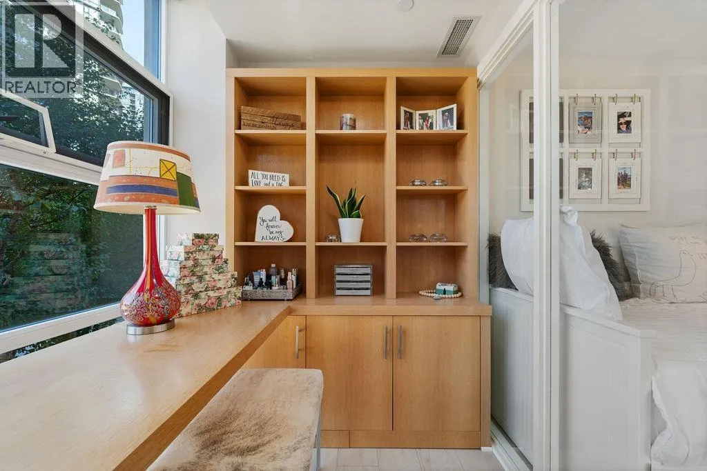 305 638 BEACH CRESCENT