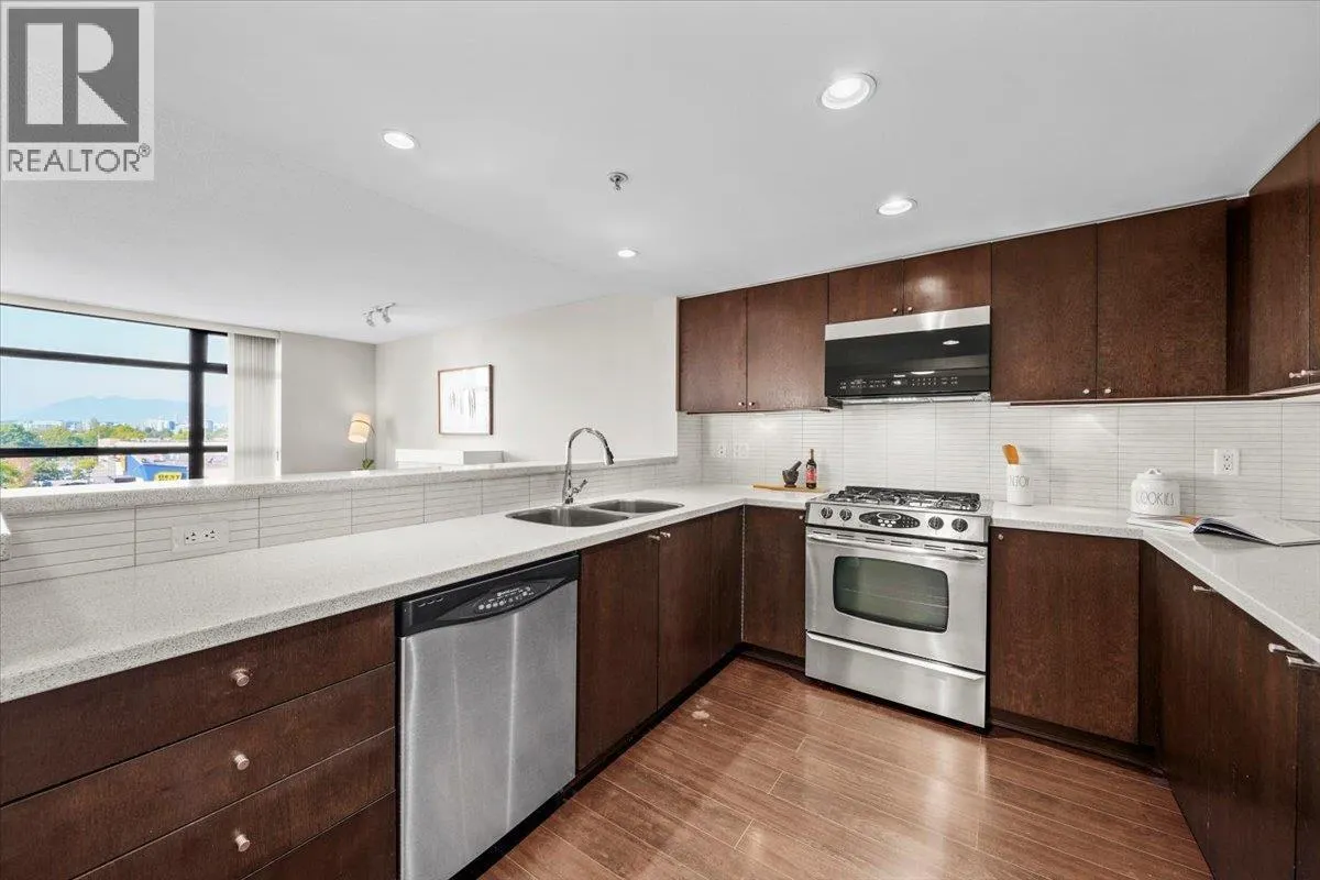 602 8120 LANSDOWNE ROAD