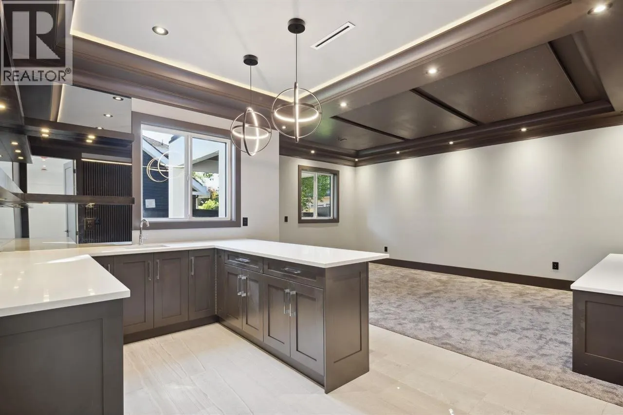 9371 PINEWELL CRESCENT