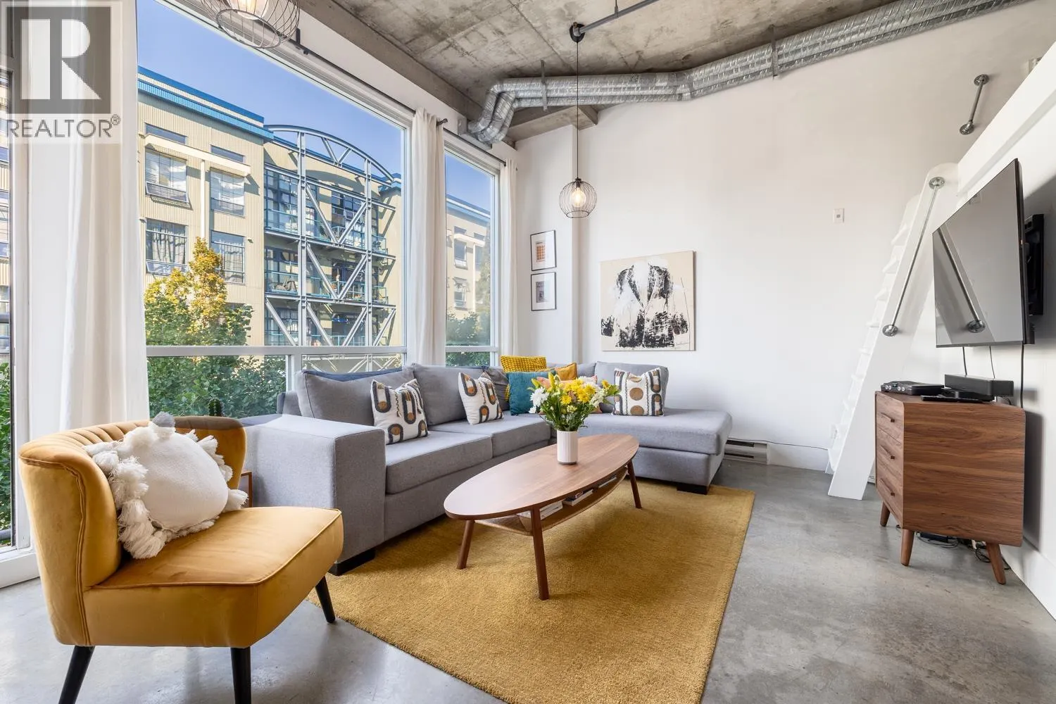 204 228 E 4 AVENUE