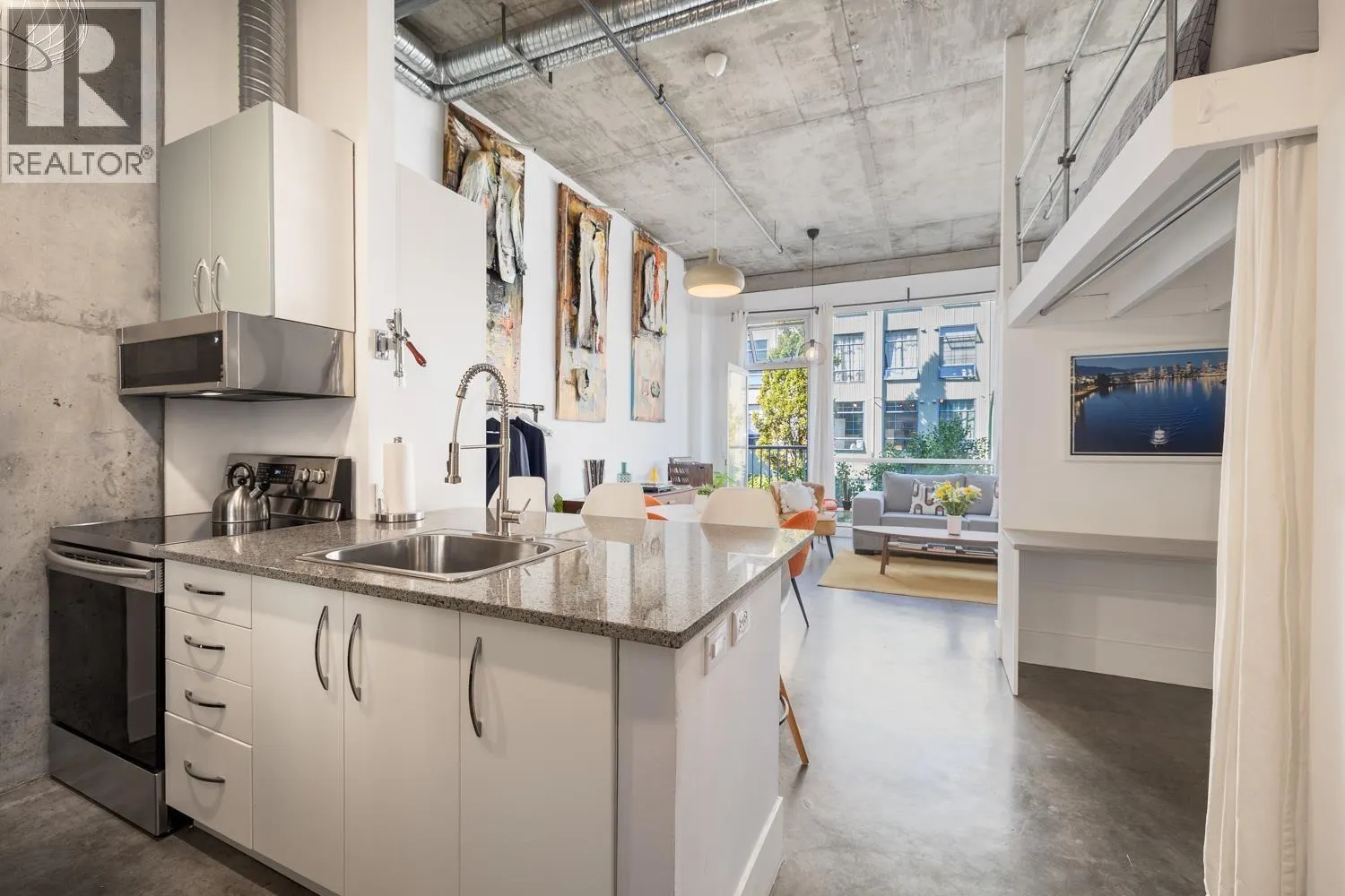 204 228 E 4 AVENUE