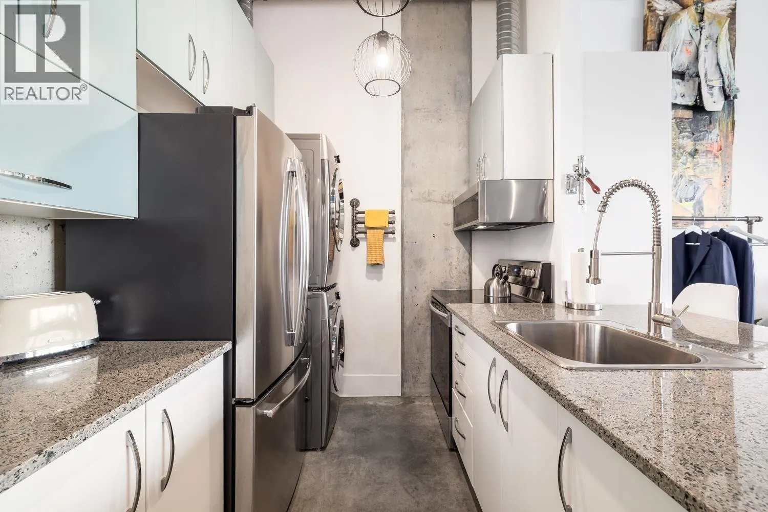 204 228 E 4 AVENUE