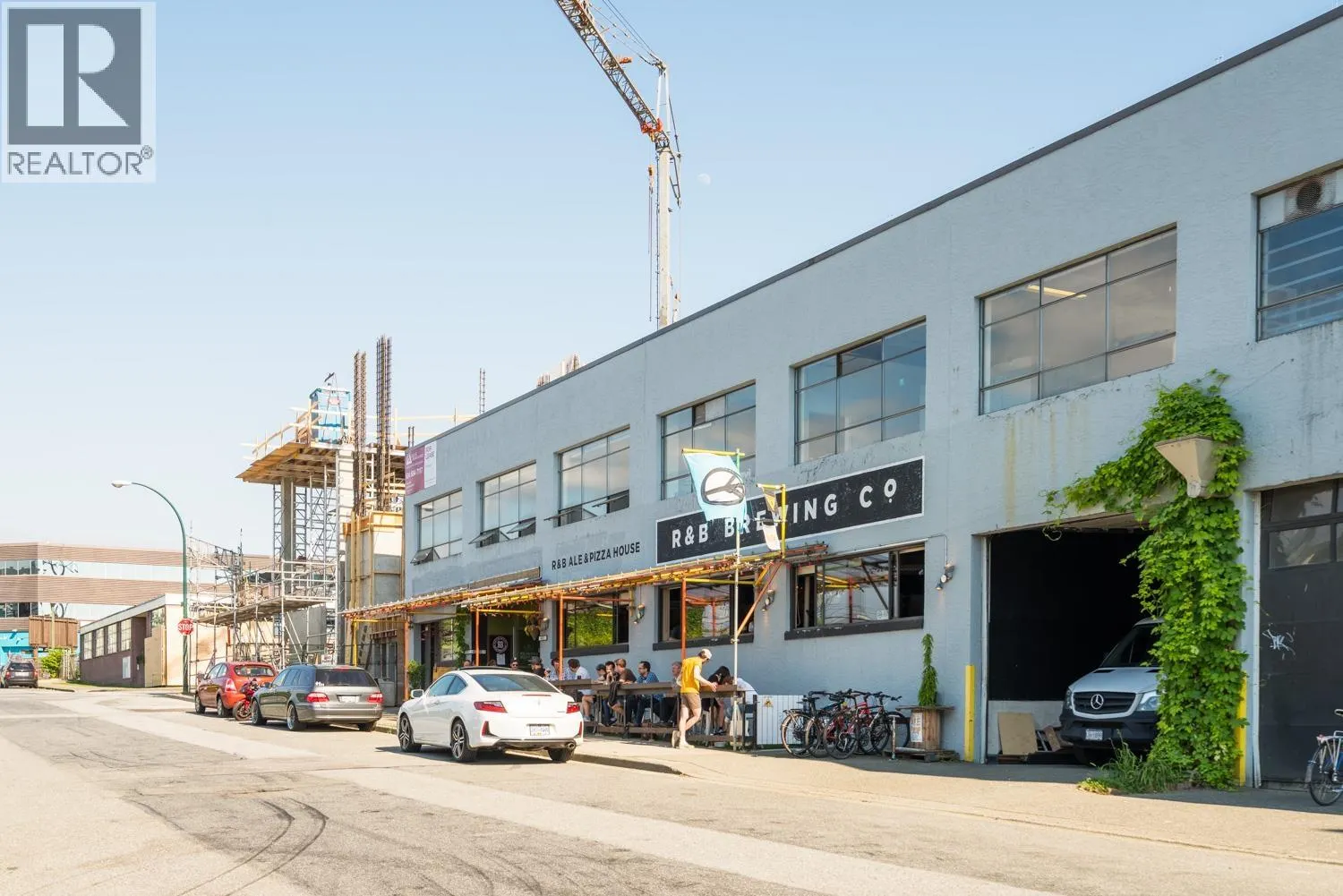 204 228 E 4 AVENUE