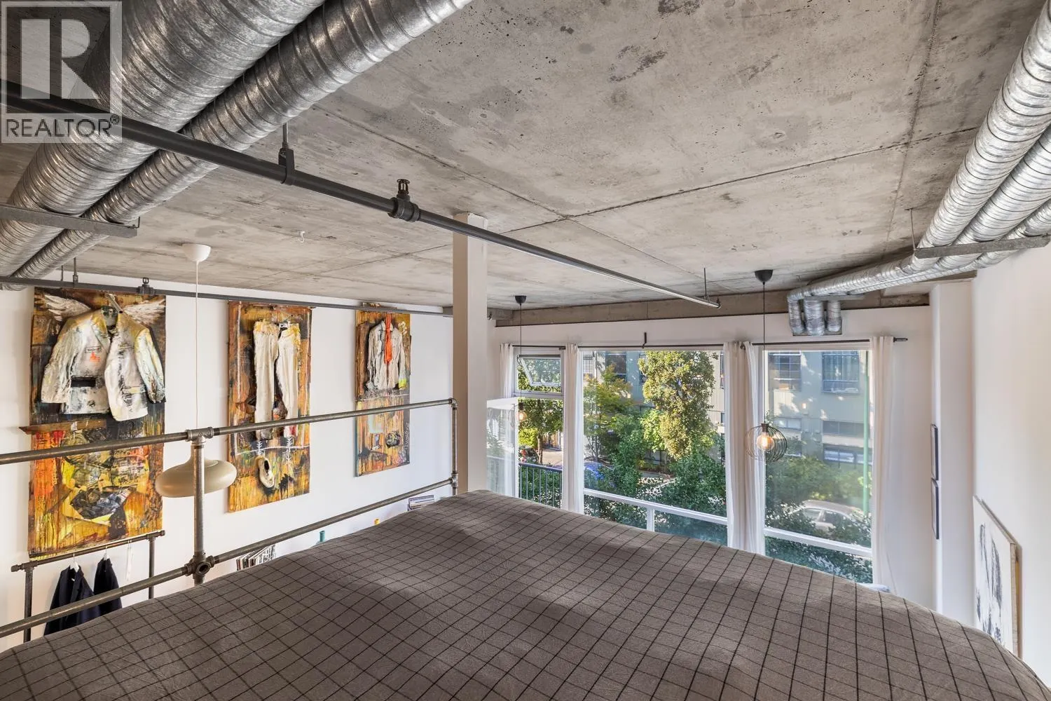 204 228 E 4 AVENUE