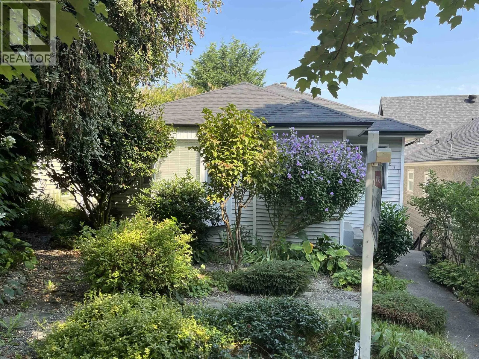 637 W 24TH AVENUE