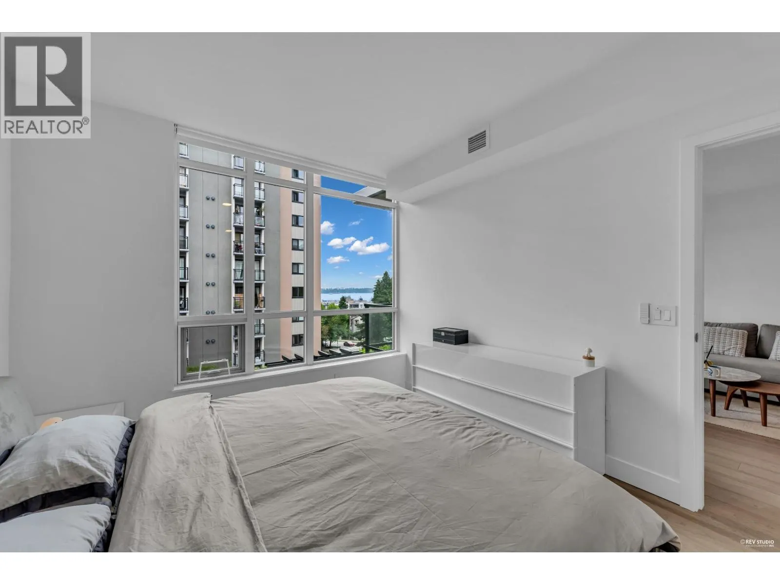 308 177 W 3RD STREET
