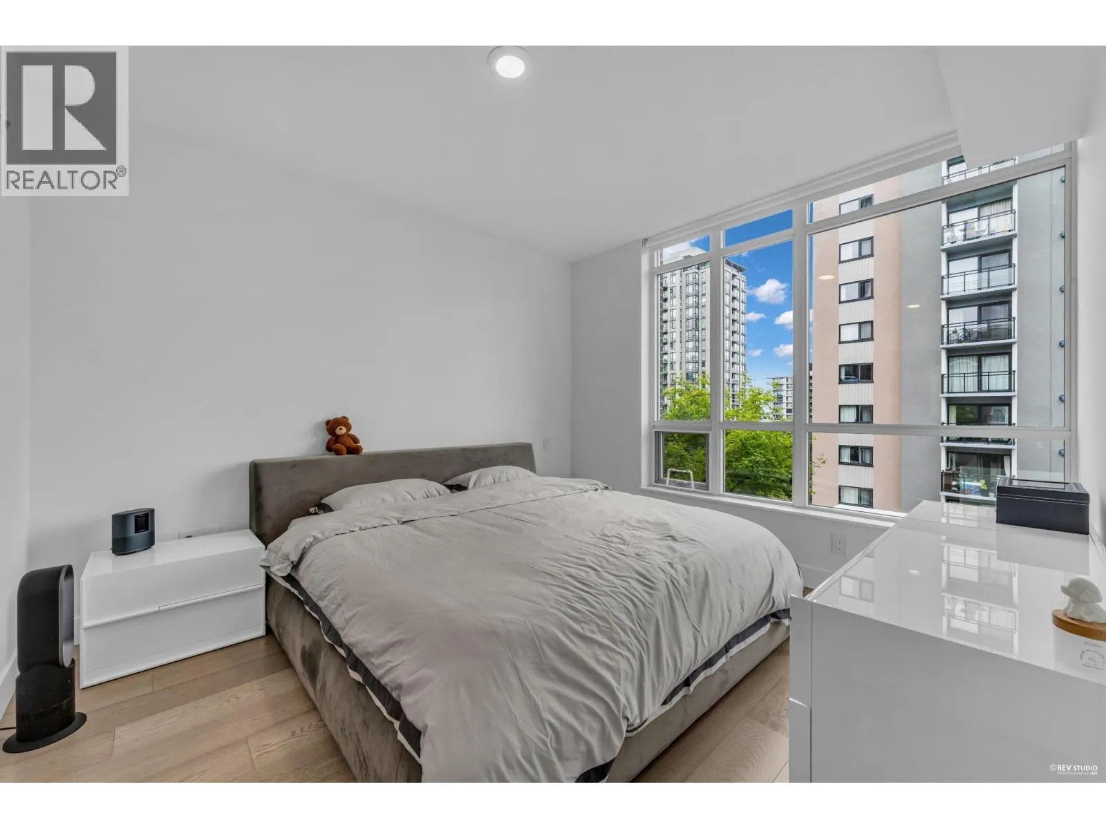 308 177 W 3RD STREET