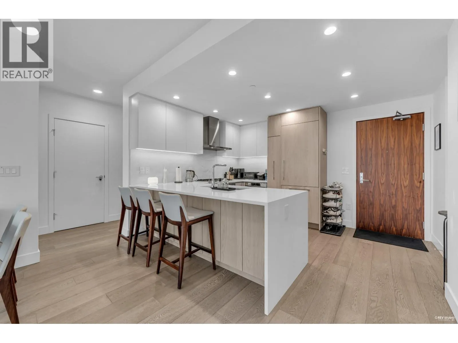 308 177 W 3RD STREET