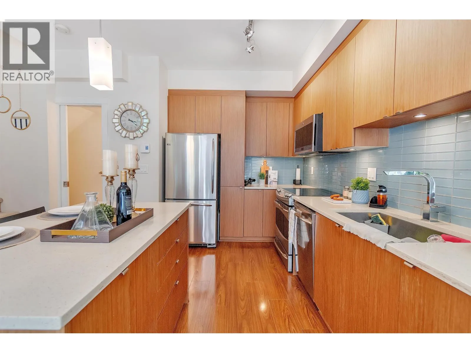 204 735 W 15TH STREET