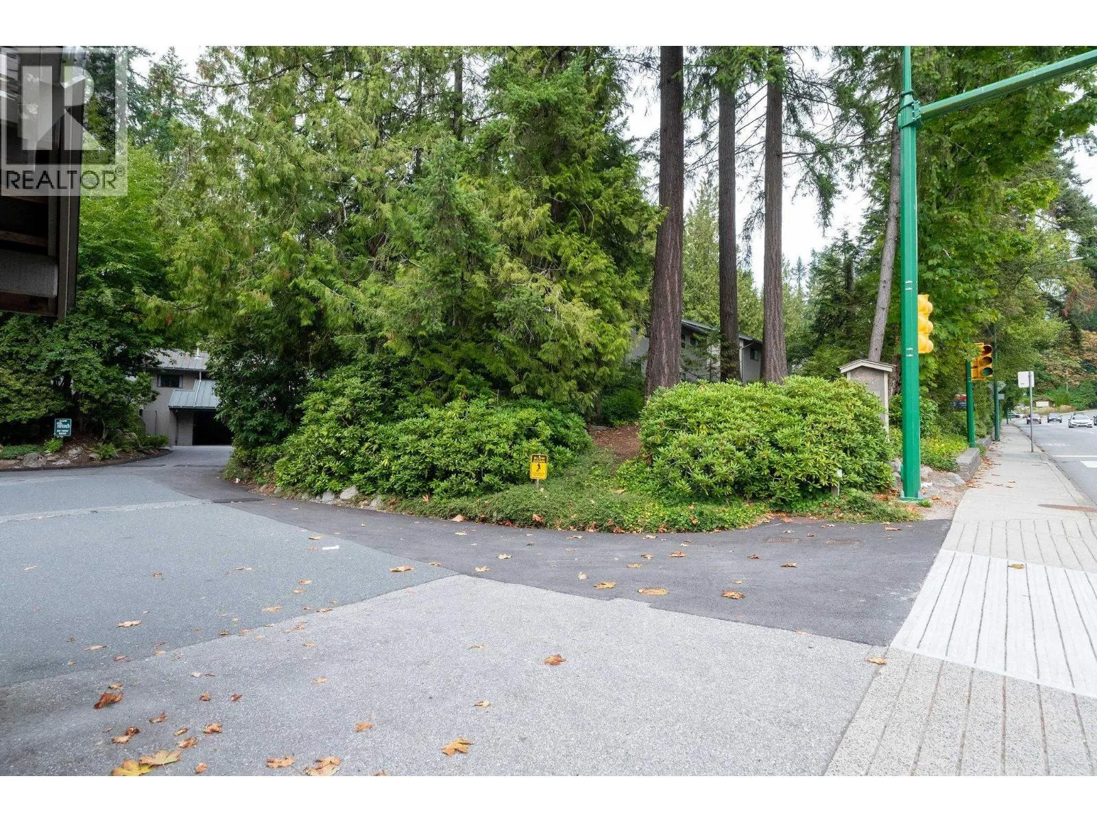 2889 CAPILANO ROAD