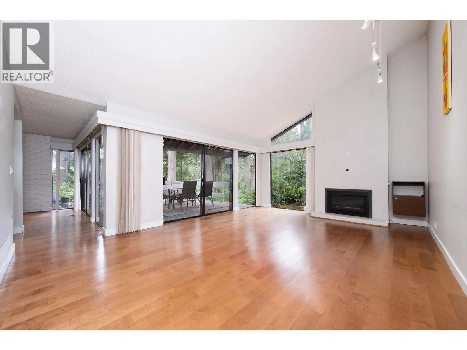 2889 CAPILANO ROAD