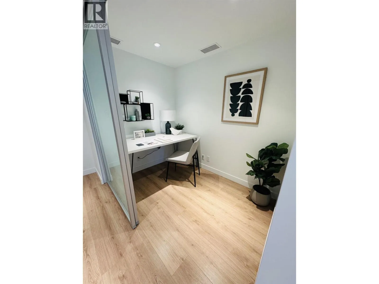18** 1500 FERN STREET
