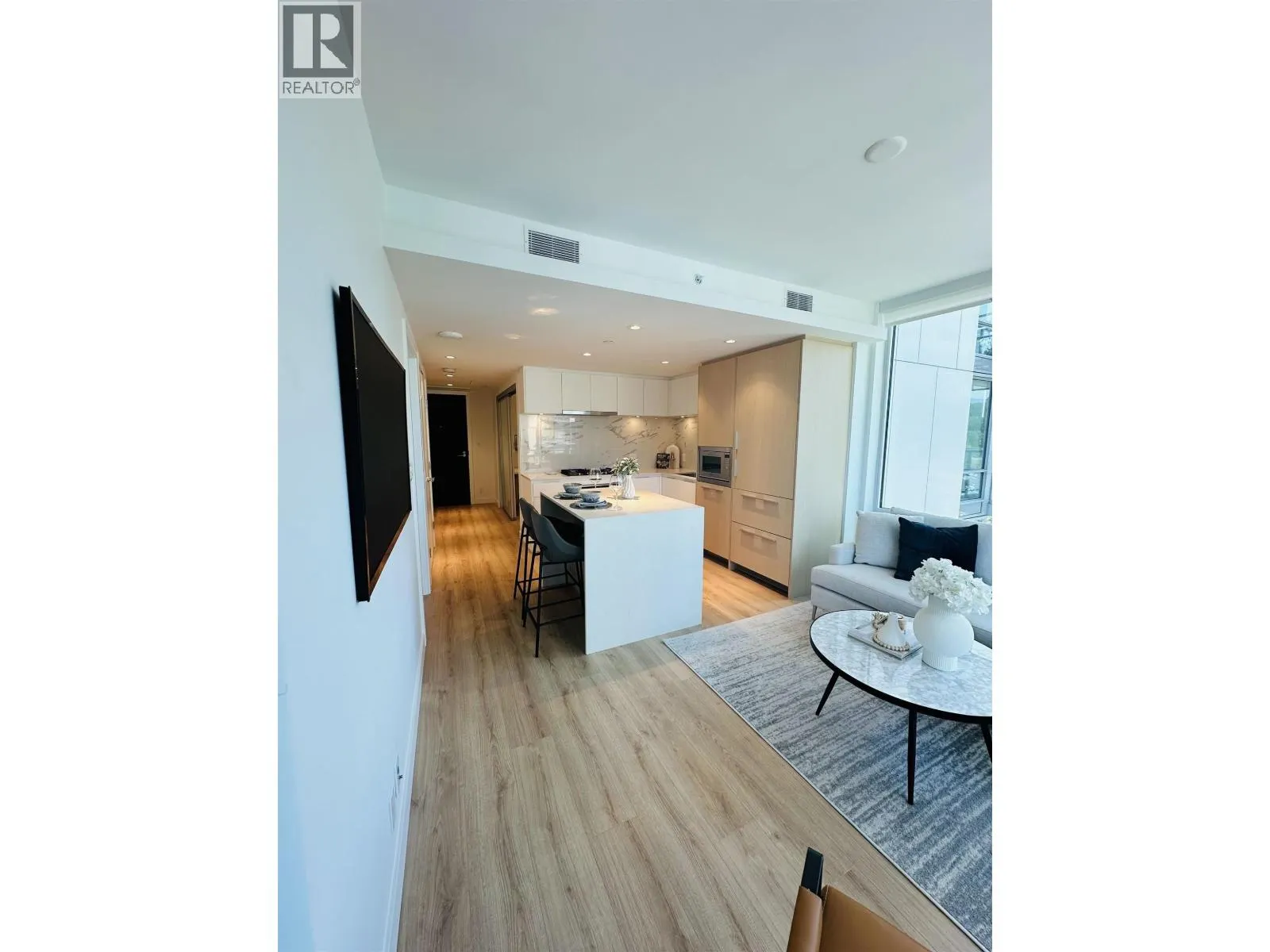 18** 1500 FERN STREET