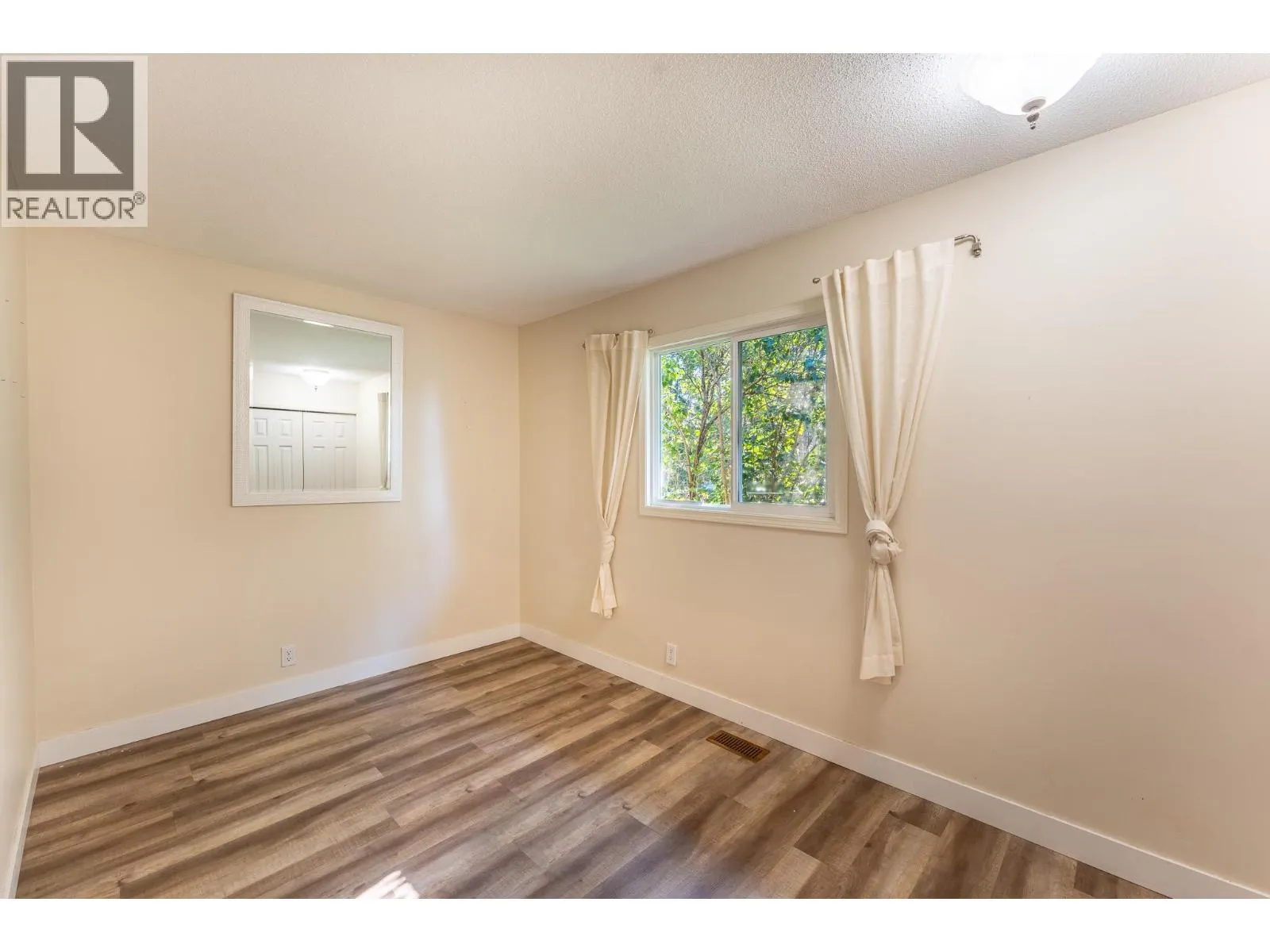 2886 LANGLEY CRESCENT