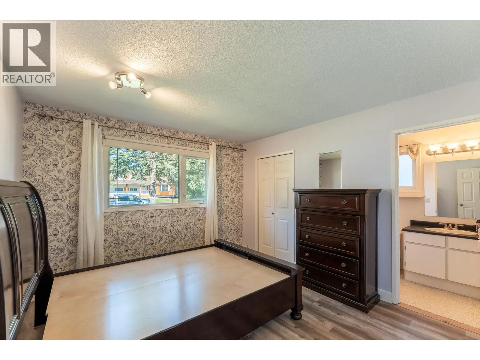 2886 LANGLEY CRESCENT