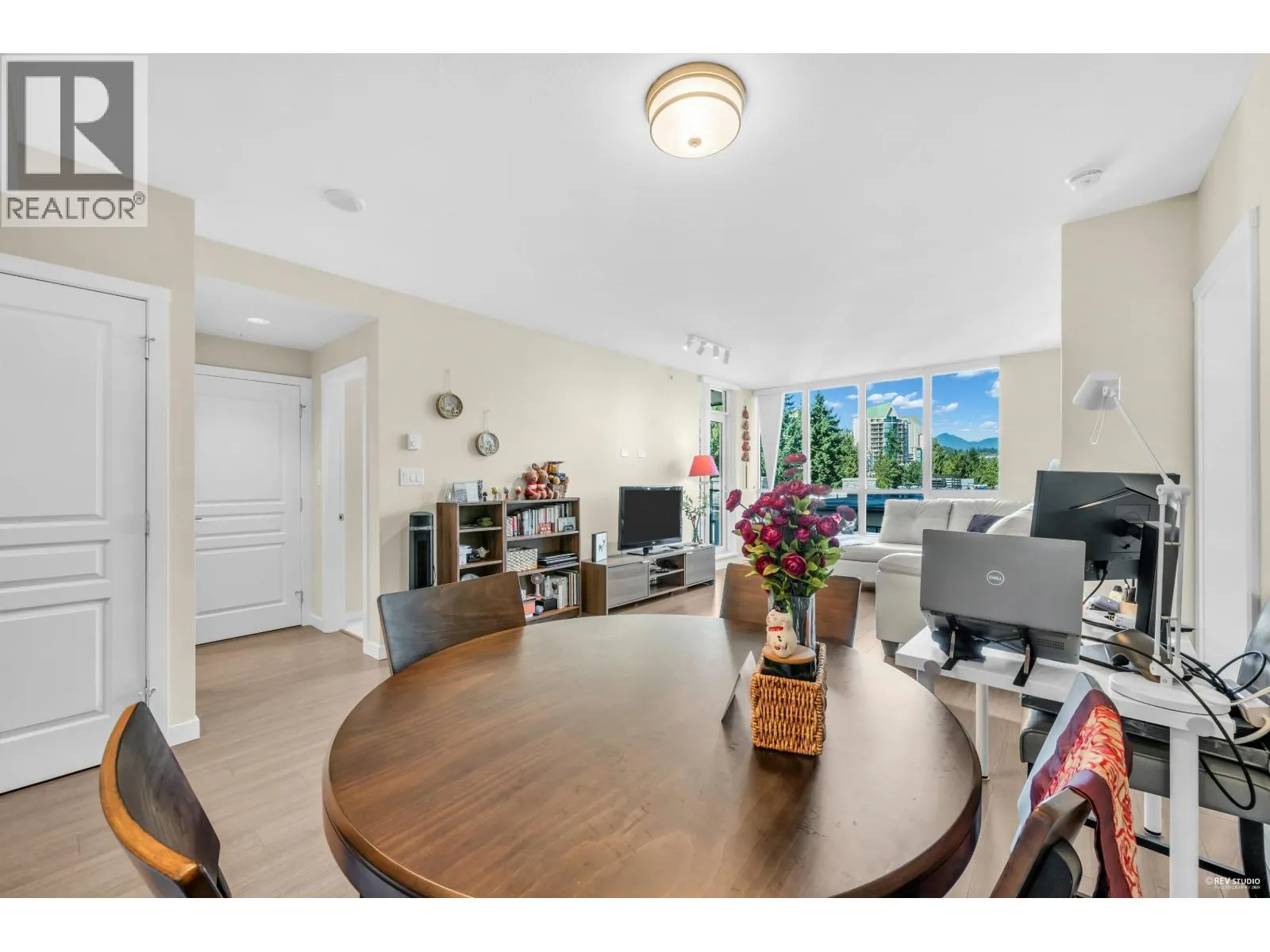 709 3093 WINDSOR GATE