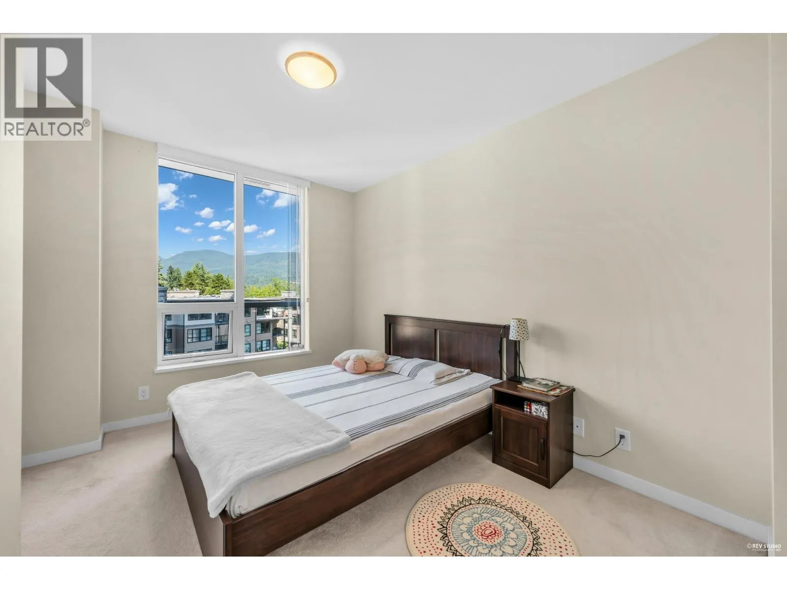 709 3093 WINDSOR GATE