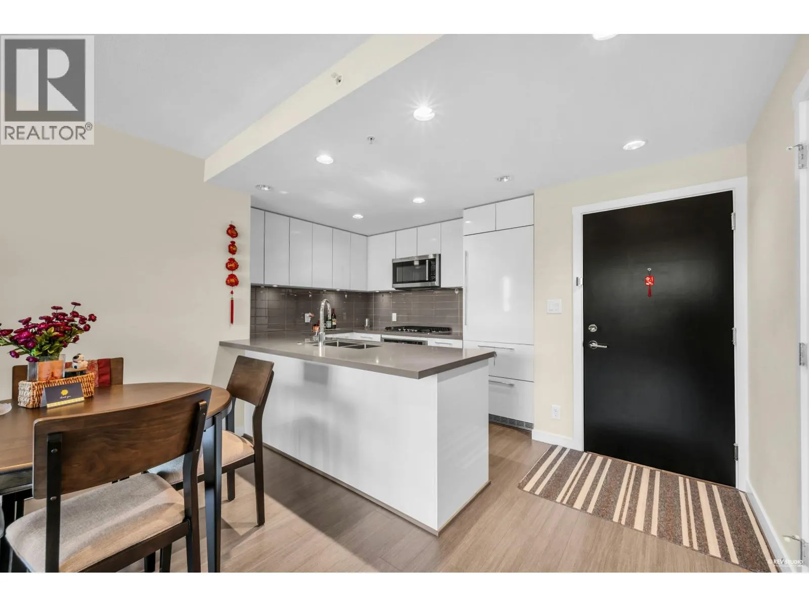 709 3093 WINDSOR GATE
