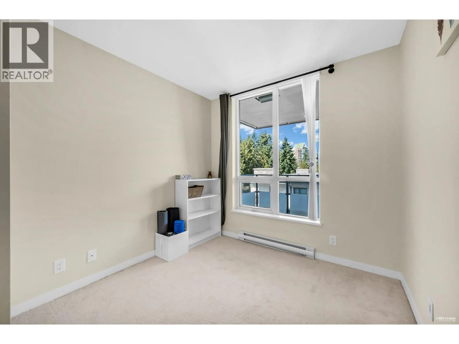 709 3093 WINDSOR GATE
